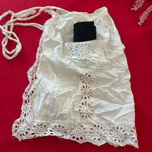 VTG Chic White & Red Floral Lace Apron with Pockets (2) ~ Smoke Free Home